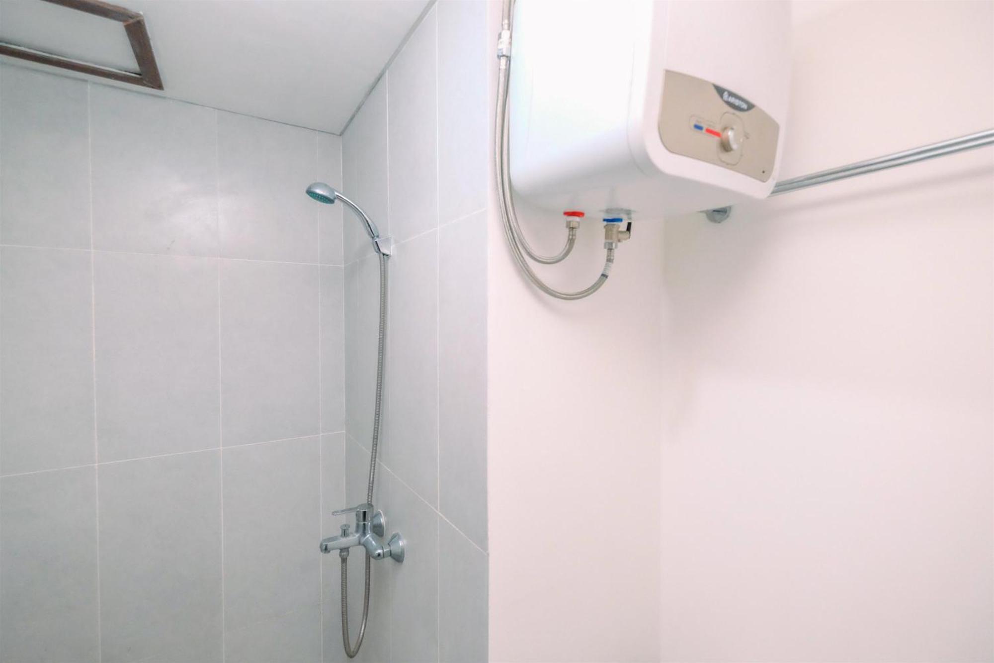 Modern Look Lrt Sentul - Royal Sentul Park By Travelio Apartemen