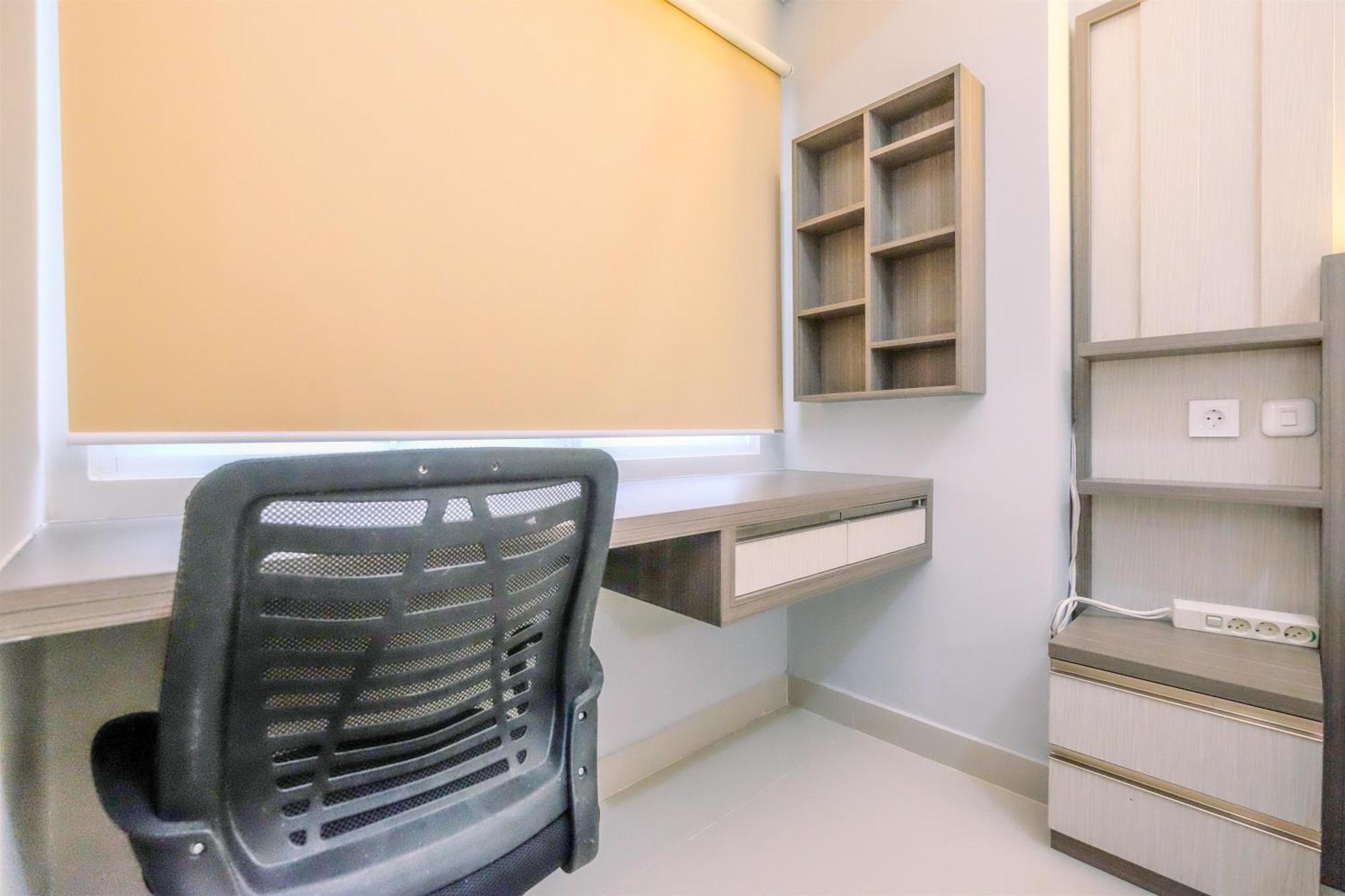 Apartemen Modern Look Lrt Sentul - Royal Sentul Park By Travelio