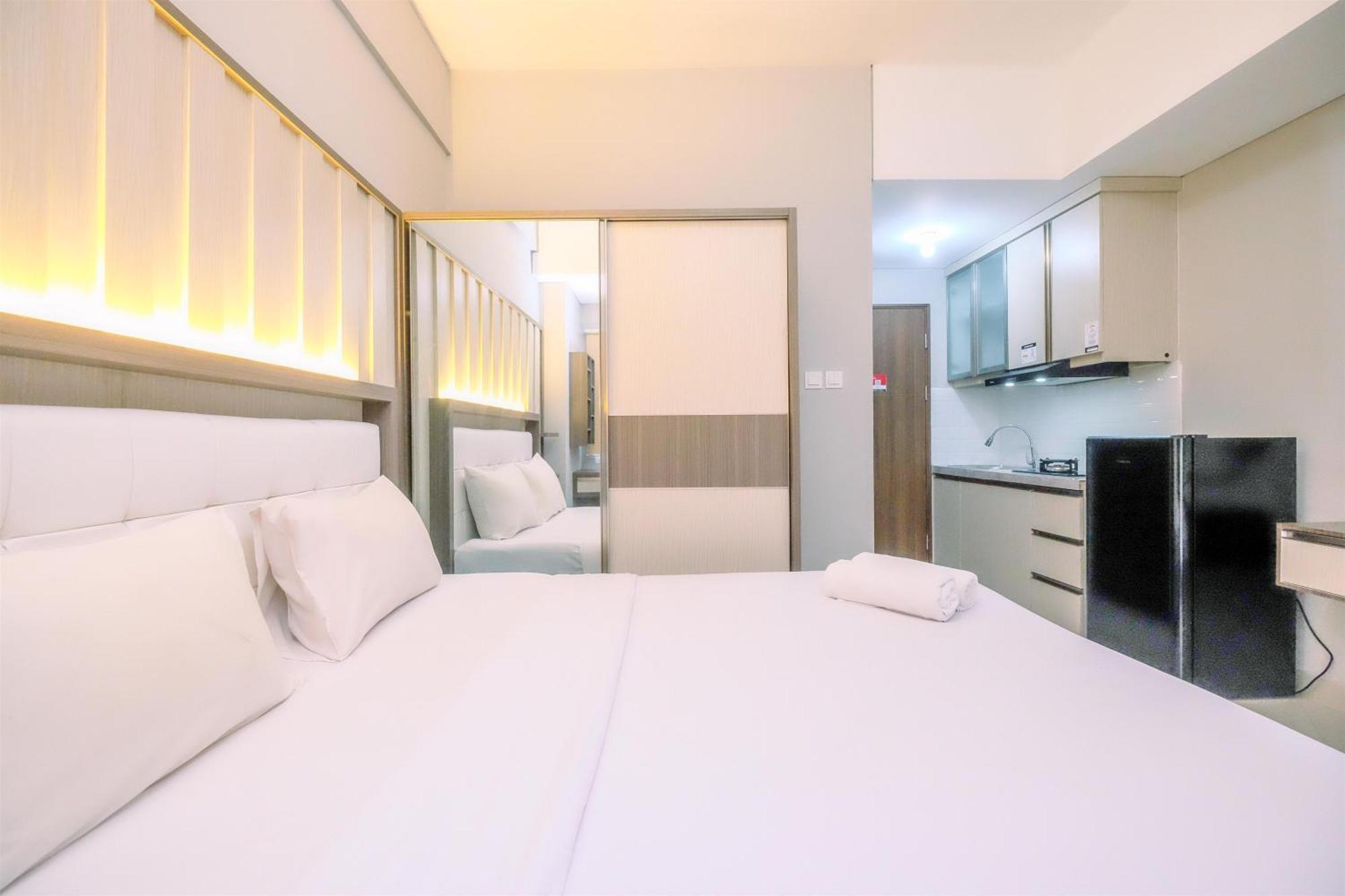 Modern Look Lrt Sentul - Royal Sentul Park By Travelio Apartemen